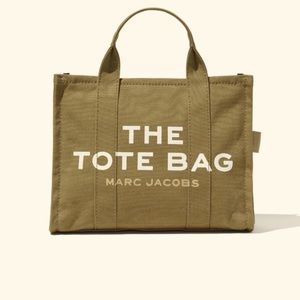 Marc Jacobs the “Tote Bag” canvas in green.